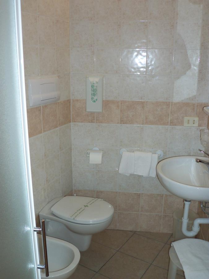 Albergo Marsari 佩斯基耶拉德加达 外观 照片